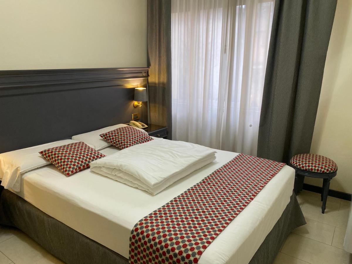 Hotel Estee Desenzano del Garda Exterior photo