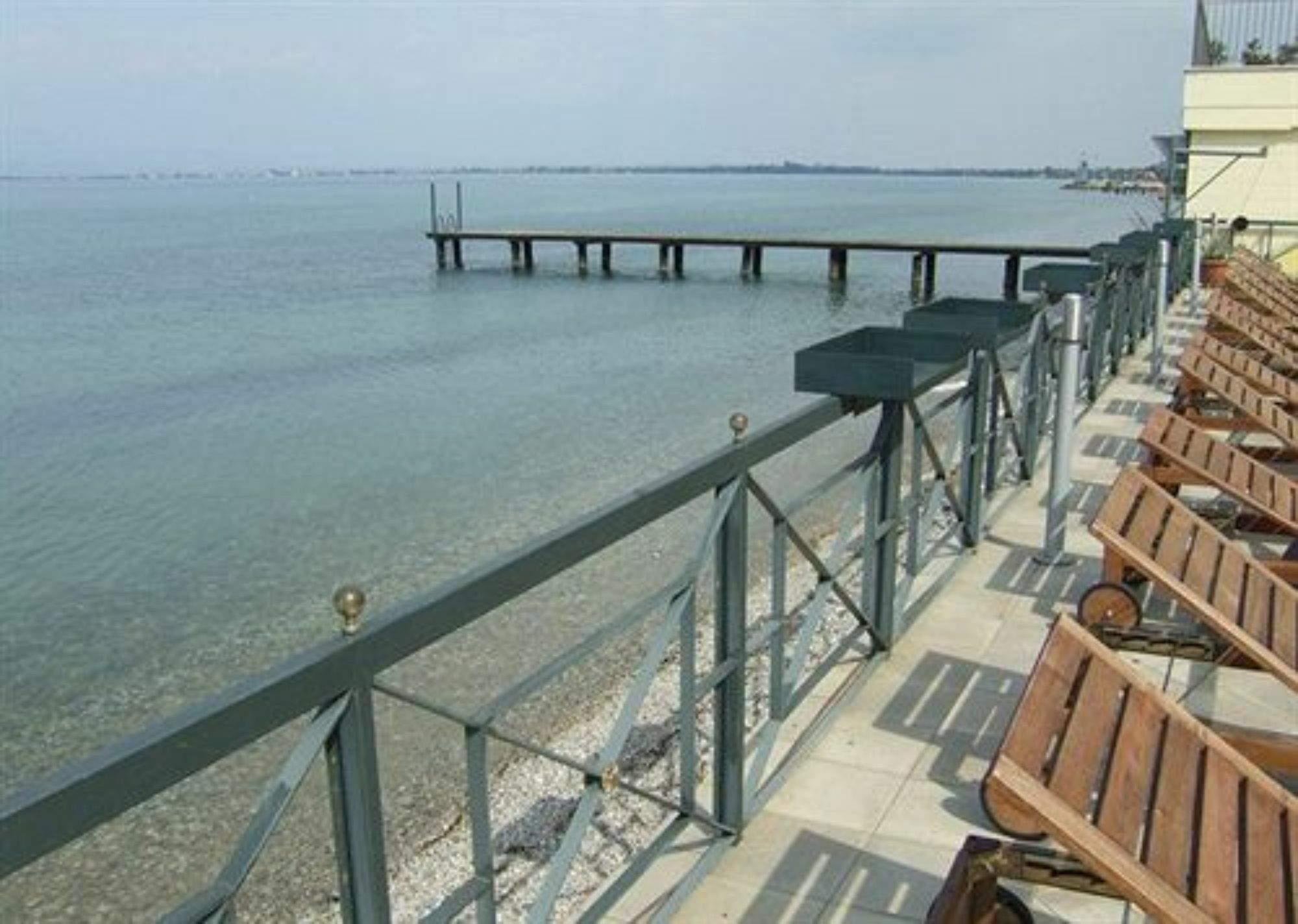 Hotel Estee Desenzano del Garda Exterior photo
