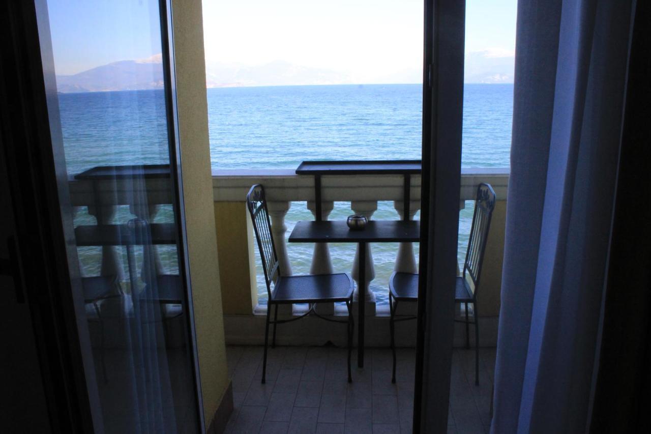 Hotel Estee Desenzano del Garda Exterior photo